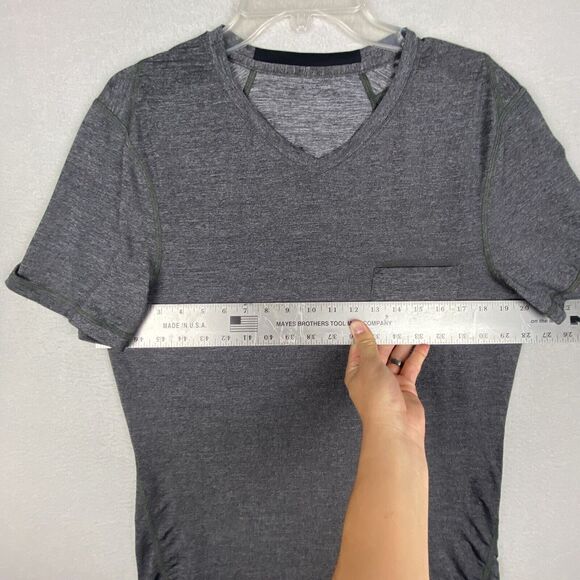 Lululemon Shirt Mens Medium Gray VNeck Pocket Casual Stretch Gym Workout Wicking - Picture 4 of 4